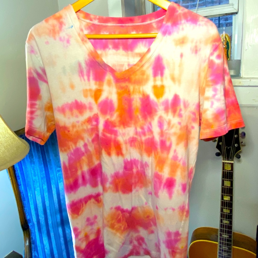 Coral Tie Dye V Kneck